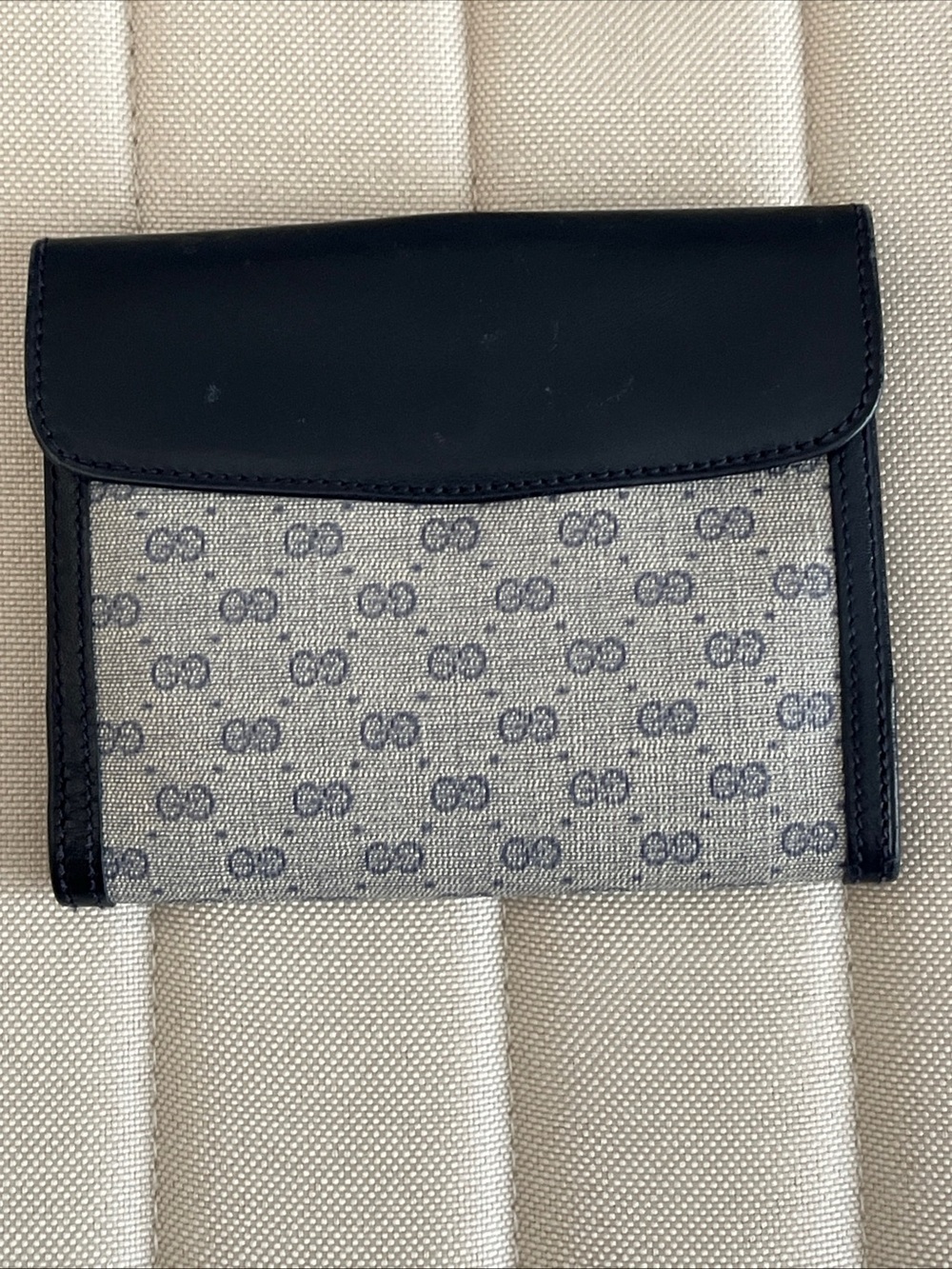 Gucci Gold and Navy Double G Logo Hardware Accent wallet - Picture 3 of 15